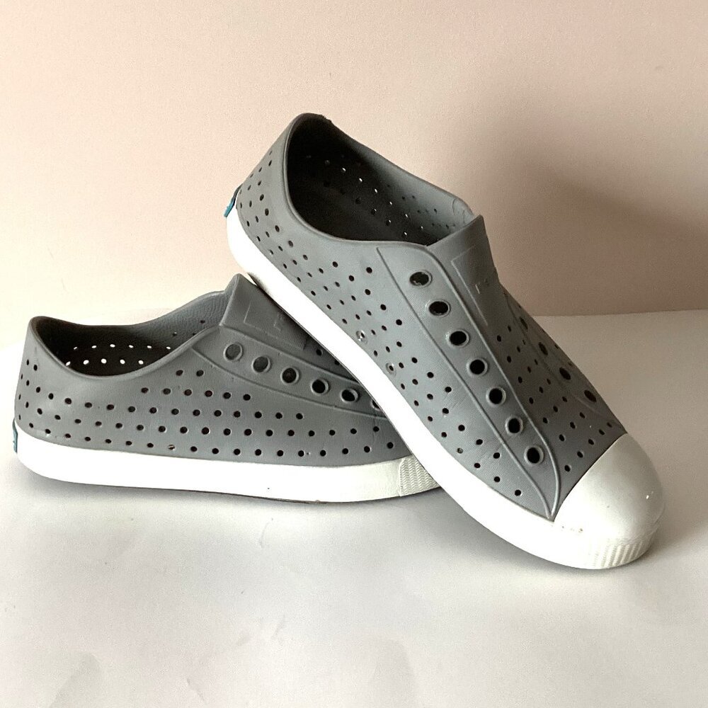 Native Crocs Men's Gray Size M10 'Keep it Light" Water Shoes Slip on Sneakers